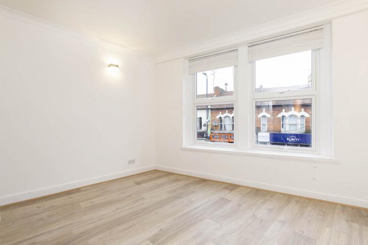 Recently Refurbished Apartment High Road, Willesden 